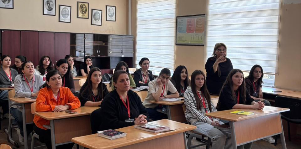Aprel döyüşlərinə həsr olunmuş dərslər təşkil olunub